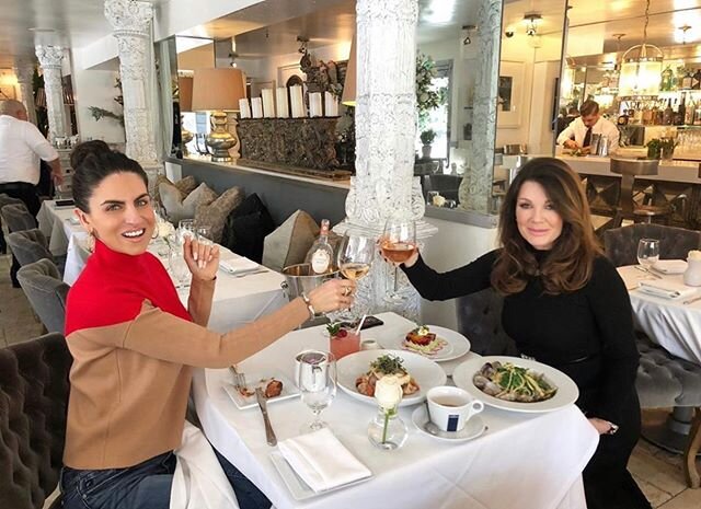 Cheers to the weekend, darlings! #VillaBlanca #Regram